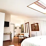 Air Conditioned Little Penthouse With Terrace In Rome