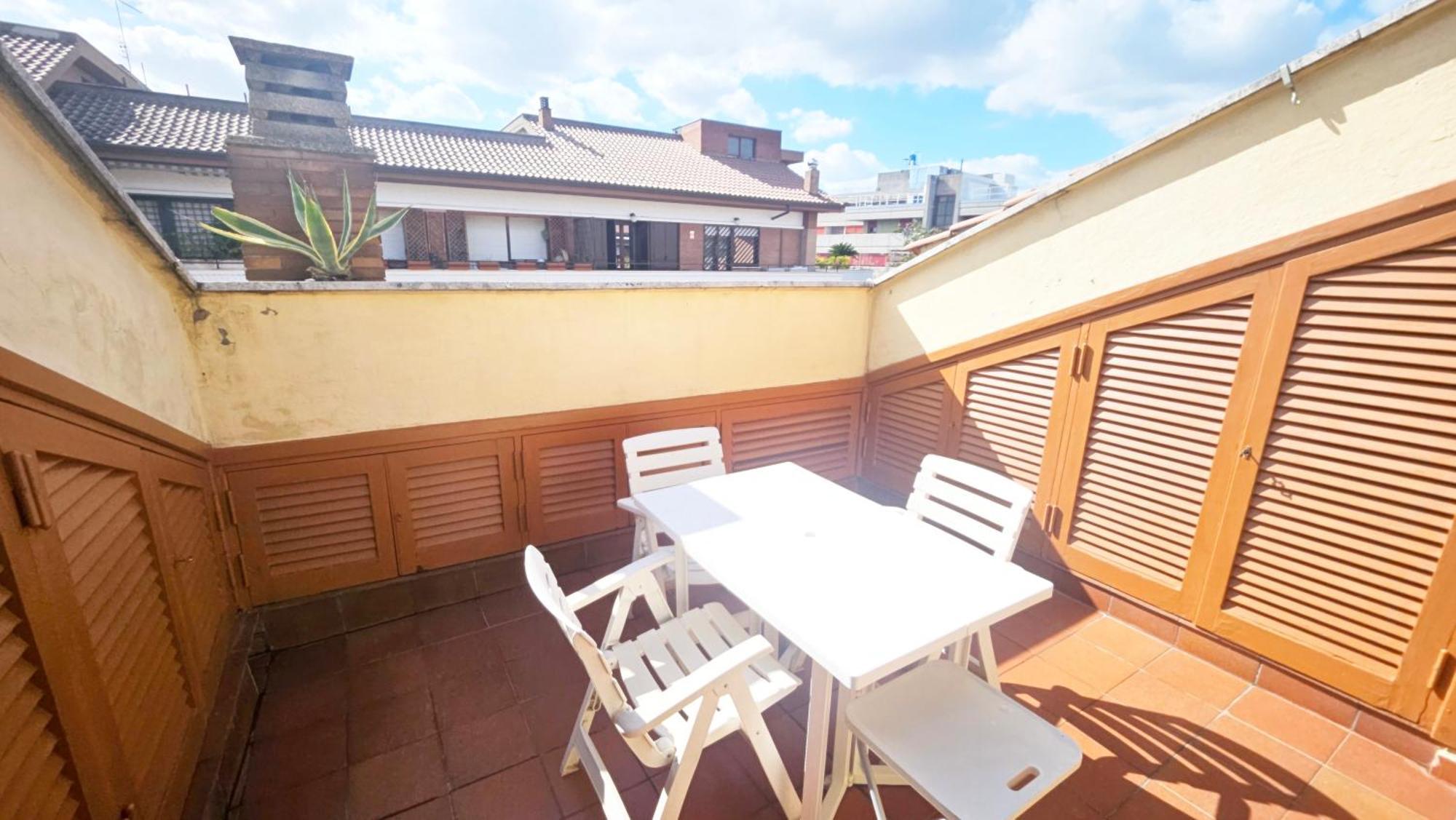 Air Conditioned Little Penthouse With Terrace In Rome Roma