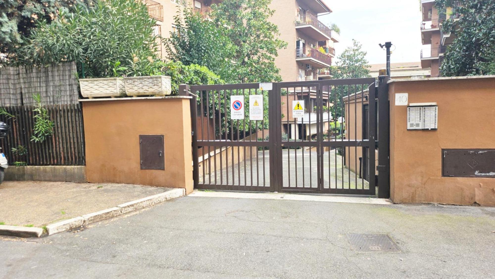 Apartamento Air Conditioned Little Penthouse With Terrace In Rome Roma