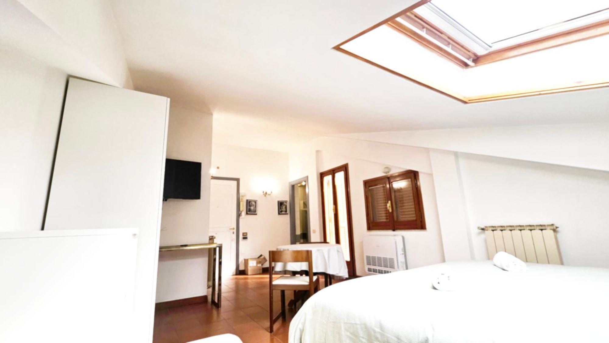 Air Conditioned Little Penthouse With Terrace In * Rome