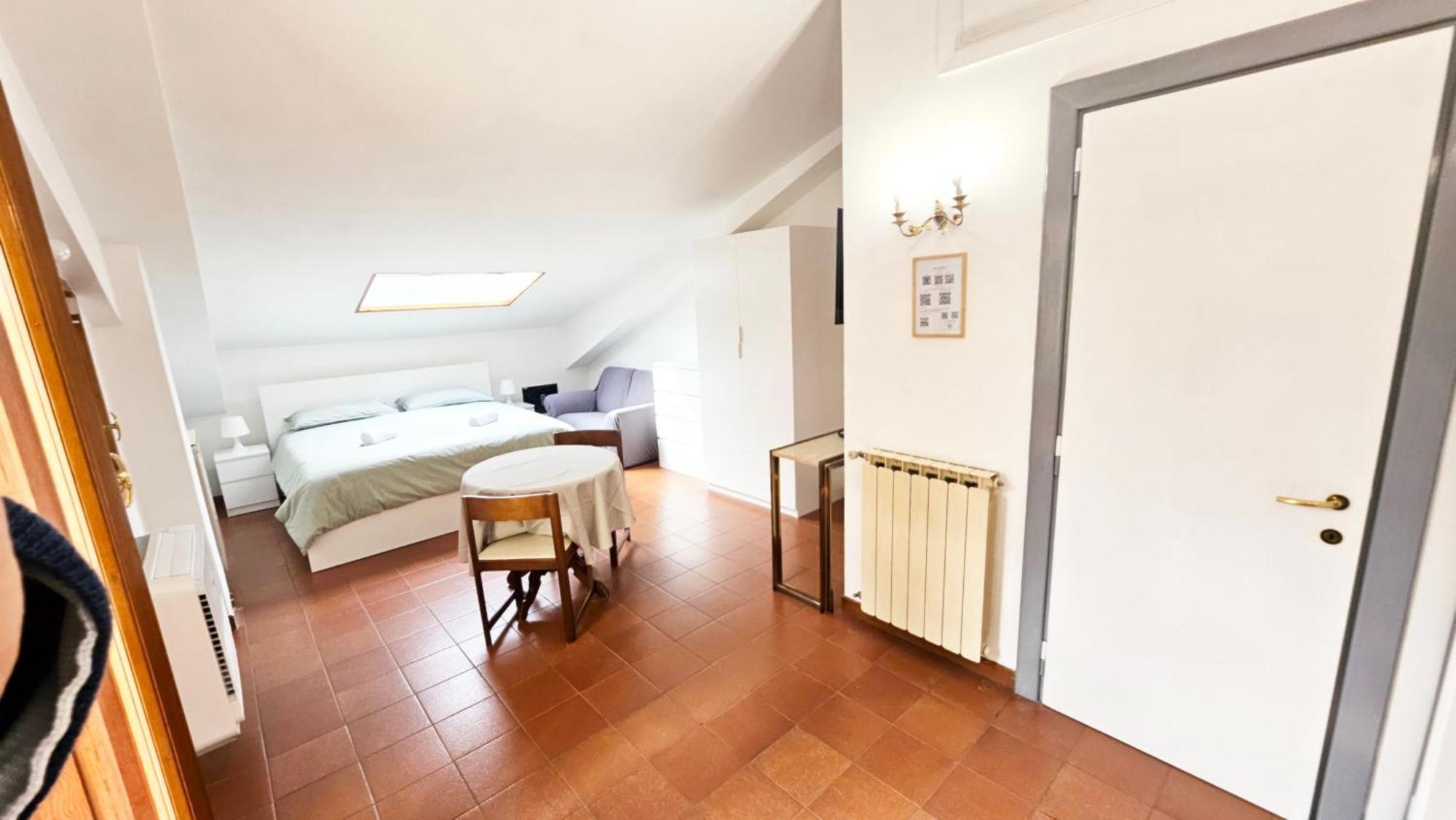 Air Conditioned Little Penthouse With Terrace In